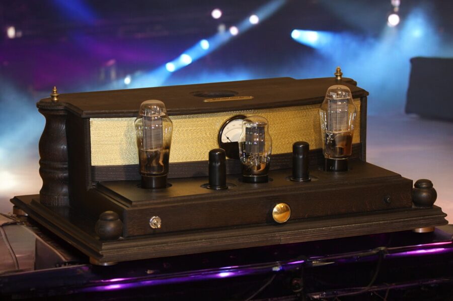Stereo power amplifiers