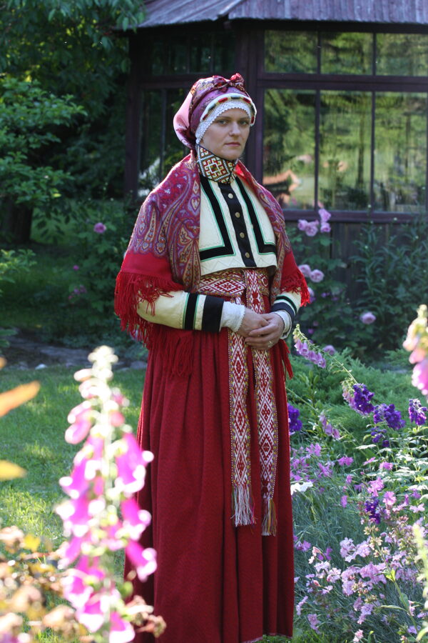 alsunga traditional clothing.JPG